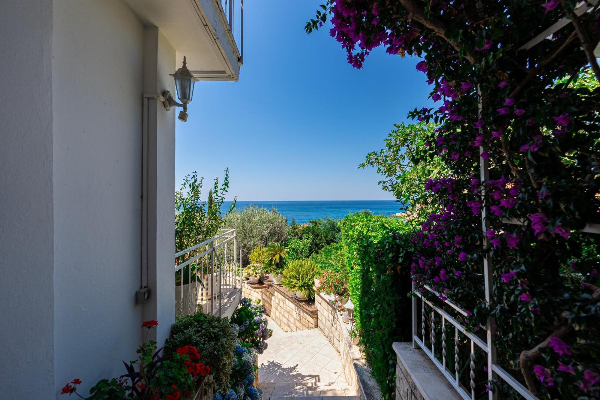 Sun Rose Apartments Sveti Stefan Exterior photo