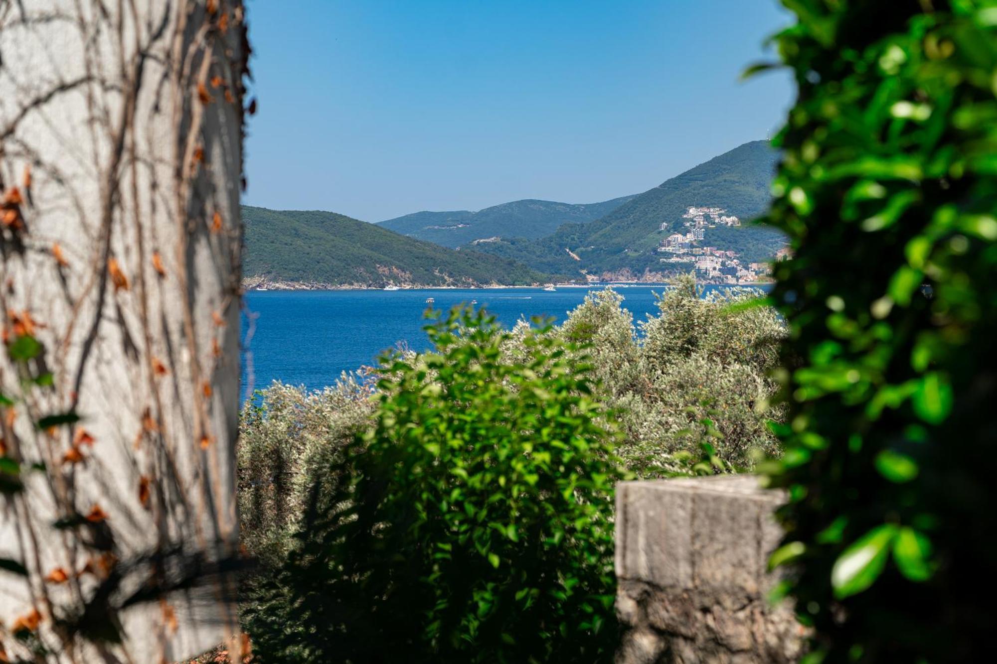 Sun Rose Apartments Sveti Stefan Room photo